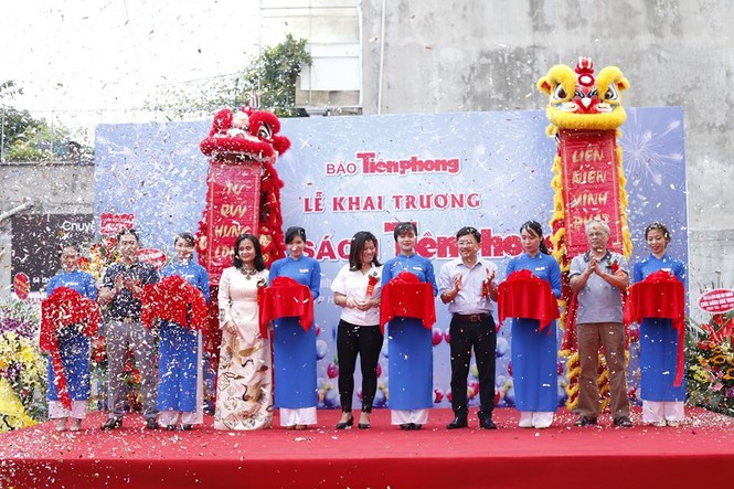 Khai trương Nhà sách Tiền Phong lớn nhất hệ thống Hà Nội - ảnh 1