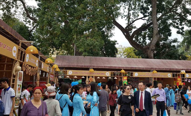Hàng nghìn người tiếp tục 'rồng rắn' xếp hàng săn tour 0 đồng - ảnh 10