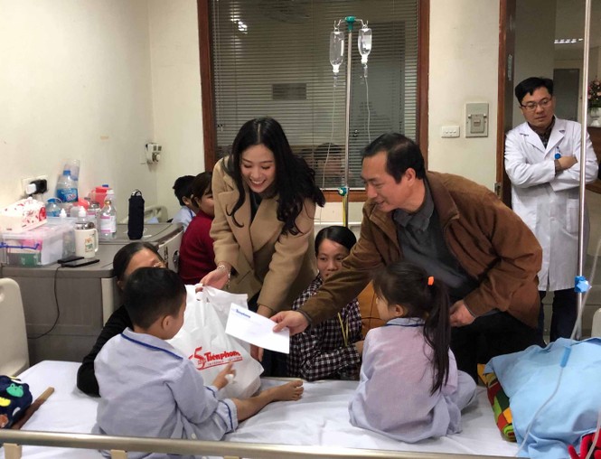 Chủ nhật Đỏ tặng quà bệnh nhi Viện huyết học truyền máu T.Ư - ảnh 4