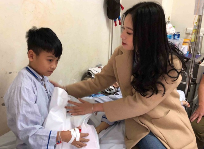 Chủ nhật Đỏ tặng quà bệnh nhi Viện huyết học truyền máu T.Ư - ảnh 5
