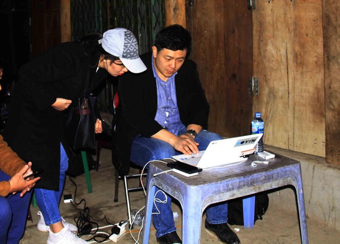 Người dân Đồng Đăng nấu cơm, xôi tặng hàng trăm phóng viên - ảnh 10