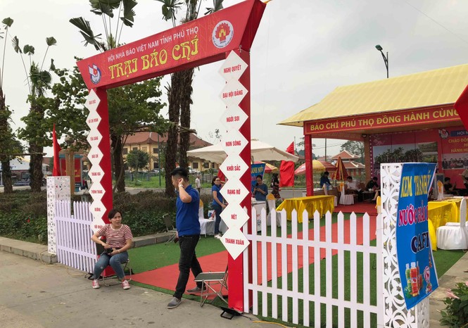 Hàng nghìn người về khai hội giỗ Tổ Hùng Vương - Lễ hội Đền Hùng - ảnh 4