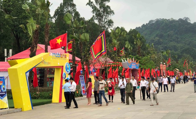 Hàng nghìn người về khai hội giỗ Tổ Hùng Vương - Lễ hội Đền Hùng - ảnh 2