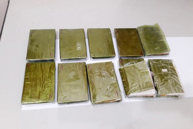 Lào Cai tuyên án tử hình 2 đối tượng mua bán 10 bánh heroin - ảnh 1