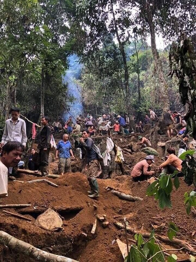 Hàng trăm người vào rừng đào đá quý giá bạc tỉ - ảnh 3