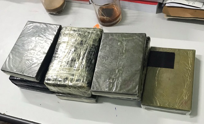 Bắt quả tang 2 đối tượng vận chuyển 10 bánh heroin - ảnh 1