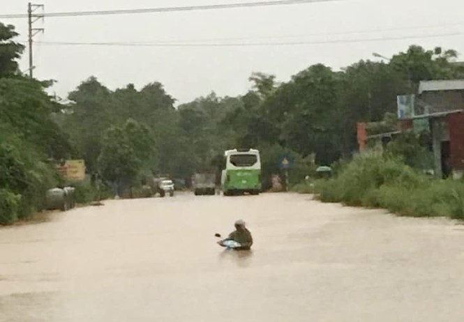 Mưa lớn nhiều giờ, thành phố Thái Nguyên ngập nặng - ảnh 4
