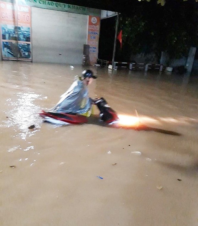 Mưa lớn nhiều giờ, thành phố Thái Nguyên ngập nặng - ảnh 3