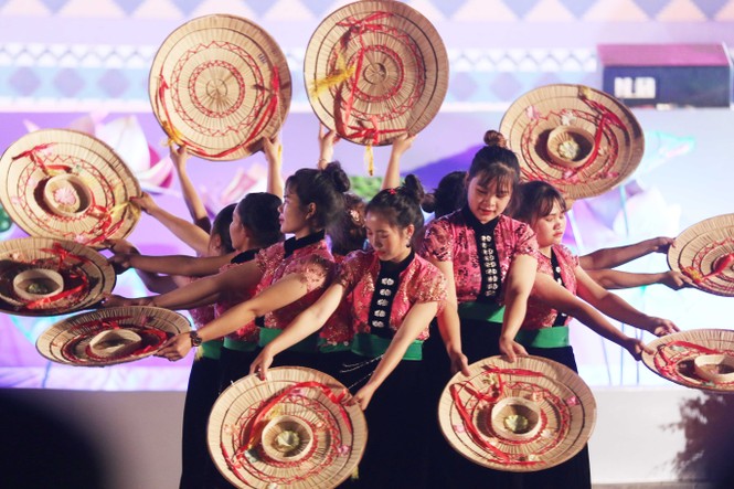 Mãn nhãn với màn pháo hoa rực rỡ trên bầu trời Lai Châu - ảnh 4