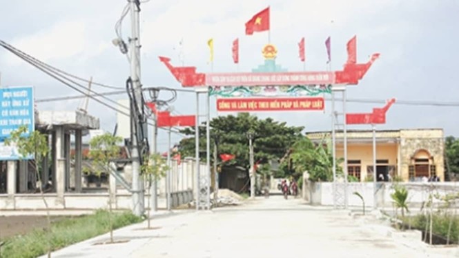 Người đàn ông bị kẻ bịt mặt nổ súng bắn gục ngay trước cửa nhà - ảnh 1