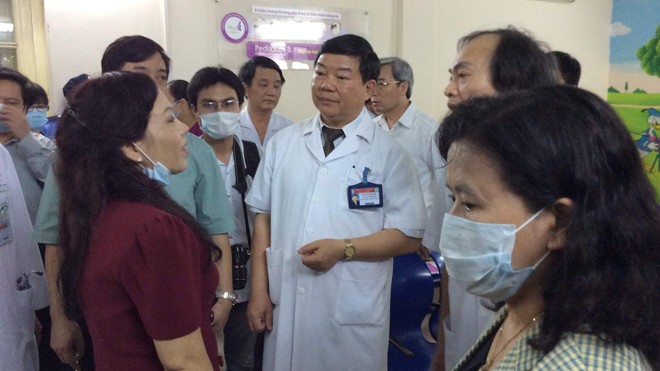 Hôm nay, Bộ Y tế mới tập huấn điều trị sởi - ảnh 1