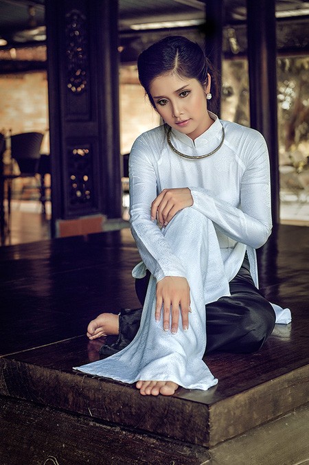 Thảo Trang đằm thắm với áo dài trắng - ảnh 3