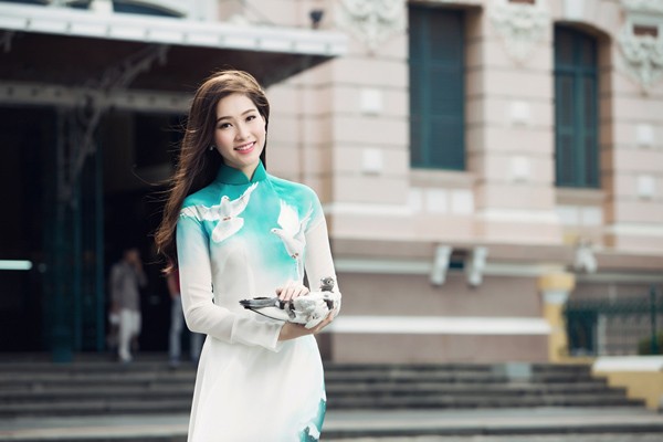 Đặng Thu Thảo tha thướt áo dài trên phố - ảnh 6