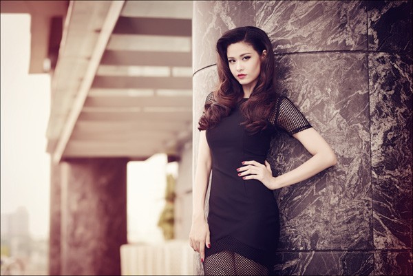 Trương Quỳnh Anh khoe vai trần và chân dài sexy - ảnh 7