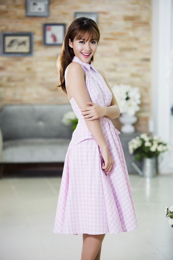 Hot girl 17 tuổi tinh nghịch với họa tiết caro màu sắc - ảnh 8