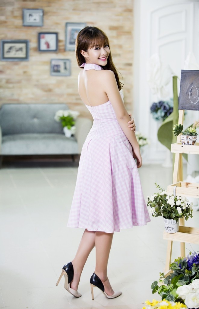 Hot girl 17 tuổi tinh nghịch với họa tiết caro màu sắc - ảnh 9