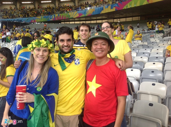 Fan Việt thuê trực thăng xem trận Brazil - Hà Lan trên cao - ảnh 5
