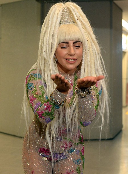 Lady Gaga mặc sốc tại Nhật Bản - ảnh 7