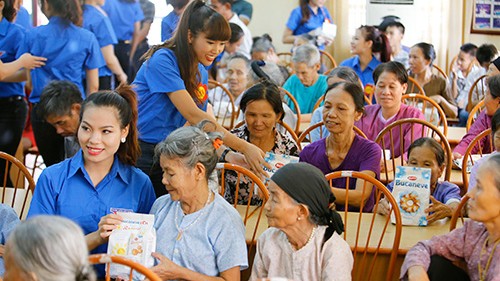 Người Đẹp Tây Thiên thăm và tặng quà cho trẻ mồ côi - ảnh 5