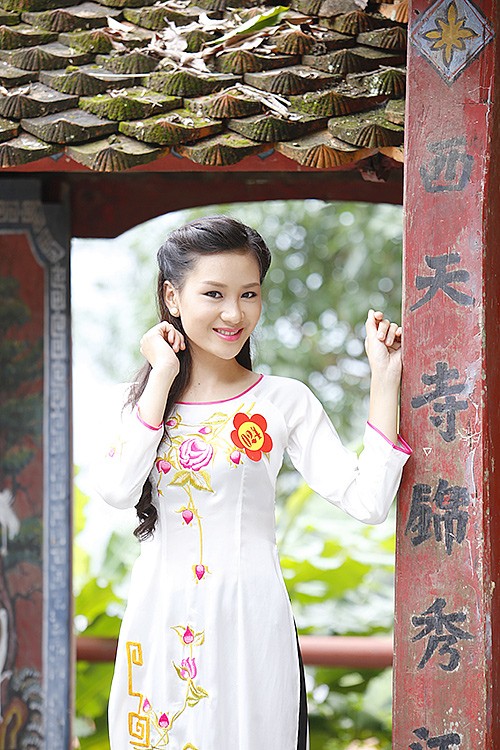 Người đẹp tạo dáng trên đỉnh núi Tây Thiên - ảnh 11