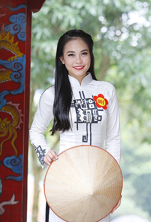 Người đẹp tạo dáng trên đỉnh núi Tây Thiên - ảnh 13