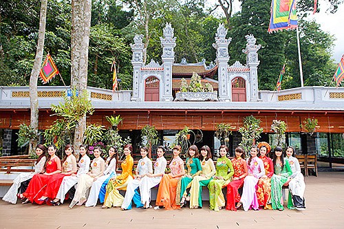 Người đẹp tạo dáng trên đỉnh núi Tây Thiên - ảnh 18