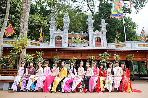 Người đẹp tạo dáng trên đỉnh núi Tây Thiên - ảnh 19