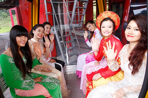 Người đẹp tạo dáng trên đỉnh núi Tây Thiên - ảnh 7