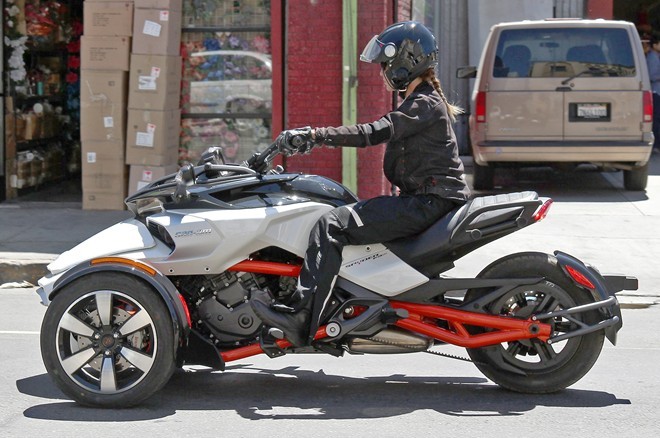 Mô tô Can-Am Spyder phiên bản mới lộ diện trên phố - ảnh 11