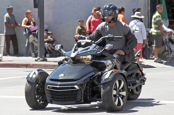 Mô tô Can-Am Spyder phiên bản mới lộ diện trên phố - ảnh 12