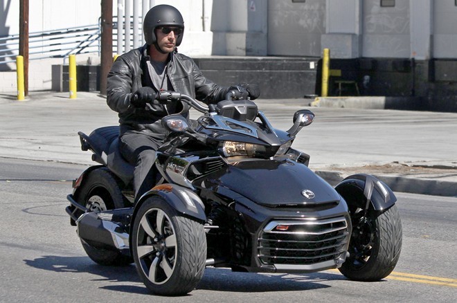 Mô tô Can-Am Spyder phiên bản mới lộ diện trên phố - ảnh 13