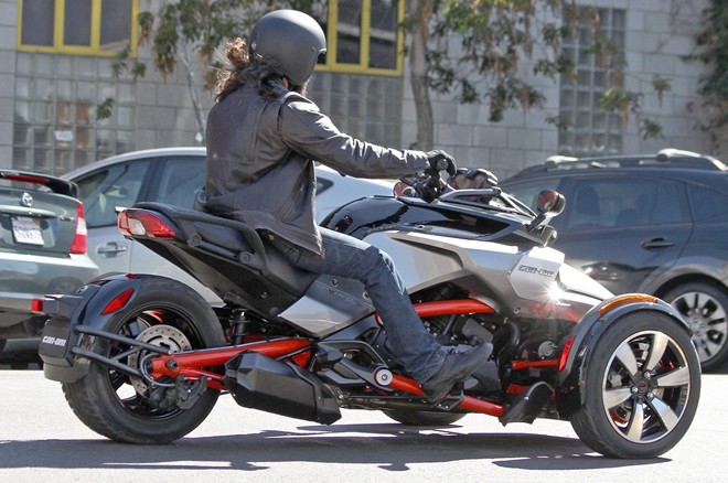 Mô tô Can-Am Spyder phiên bản mới lộ diện trên phố - ảnh 7