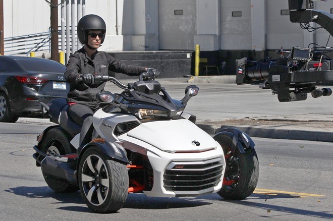 Mô tô Can-Am Spyder phiên bản mới lộ diện trên phố - ảnh 9