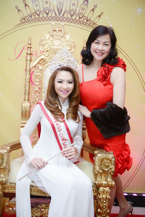 Hoa hậu gốc Việt Jennifer Chung lộng lẫy trong tiệc mừng - ảnh 10