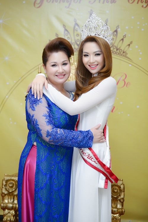 Hoa hậu gốc Việt Jennifer Chung lộng lẫy trong tiệc mừng - ảnh 4