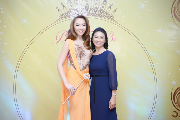 Hoa hậu gốc Việt Jennifer Chung lộng lẫy trong tiệc mừng - ảnh 8