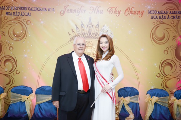 Hoa hậu gốc Việt Jennifer Chung lộng lẫy trong tiệc mừng - ảnh 9