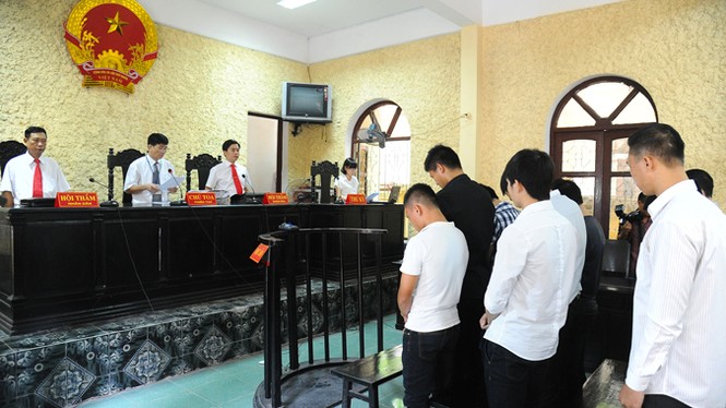 Giọt nước mắt muộn màng của những cầu thủ 'dính chàm' - ảnh 1
