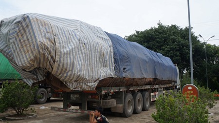 Bắt đoàn xe chở gỗ vượt hơn 300% tải trọng - ảnh 4