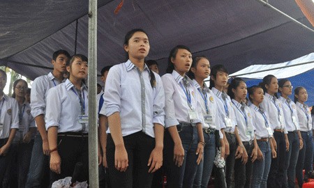 Khai giảng dưới mưa tầm tã đón bộ trưởng - ảnh 2