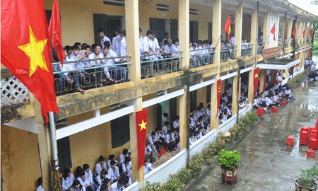 Khai giảng dưới mưa tầm tã đón bộ trưởng - ảnh 4