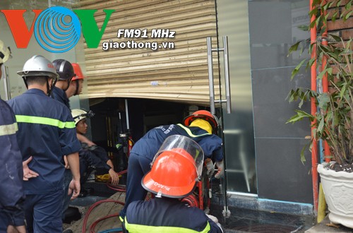 Khu trò chơi điện tử bất ngờ bốc cháy, một người bị ngạt khói - ảnh 2
