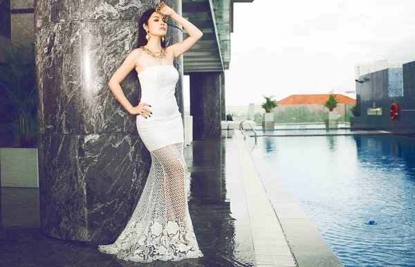 Dương Cẩm Lynh mặc táo bạo, khoe vẻ gợi cảm - ảnh 5
