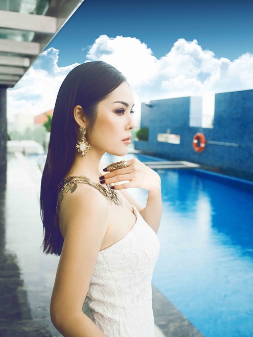 Dương Cẩm Lynh mặc táo bạo, khoe vẻ gợi cảm - ảnh 9