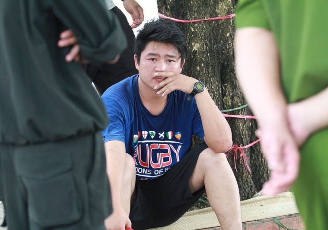 Không mua được vé, CĐV 'trút giận' vào hàng rào trụ sở VFF - ảnh 10