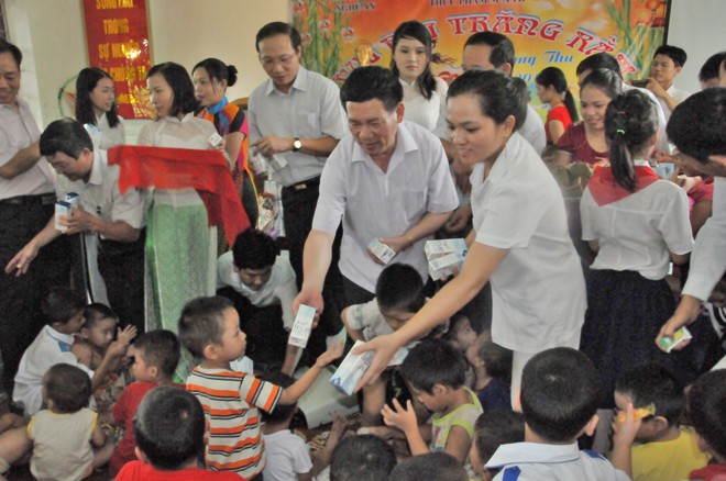 Ông giám đốc dành hết lương nuôi trẻ mồ côi - ảnh 3
