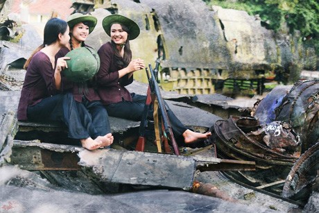 Nữ sinh hóa thân thành nữ dân quân xinh đẹp - ảnh 16