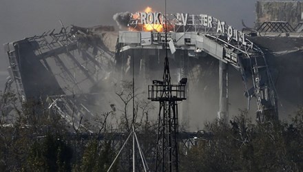 Bản tin 20H: Ukraine nã pháo nhầm vào 150 quân chính phủ - ảnh 1