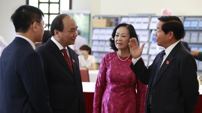 Lo ngại nợ công, nợ xấu tăng cao - ảnh 1