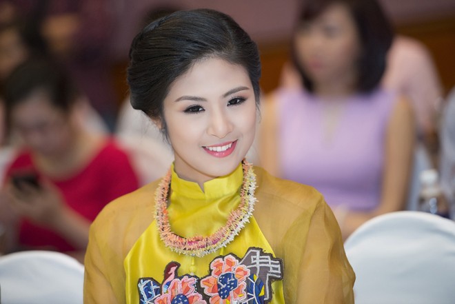 Ngọc Hân rạng rỡ làm giám khảo Hoa hậu Việt Nam 2014 - ảnh 1